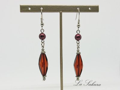 天然石風アクリルビーズと樹脂パールのピアスコーンレッドブラウン